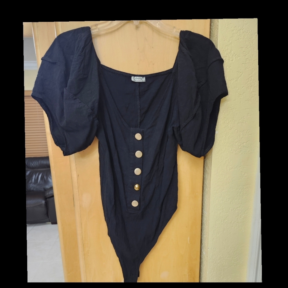 Free People Black Short Puff Sleeve Bodysuit Size Medium●